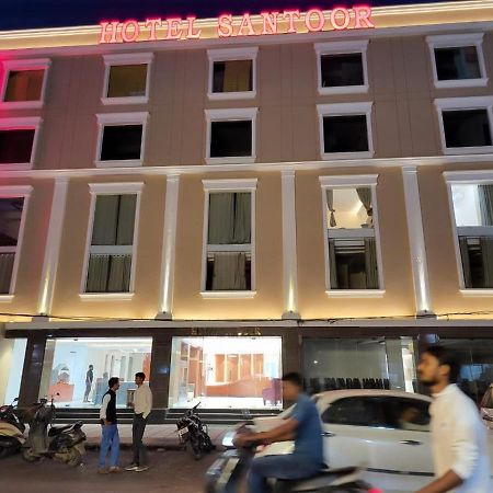 Hotel Santoor Varanasi Bagian luar foto