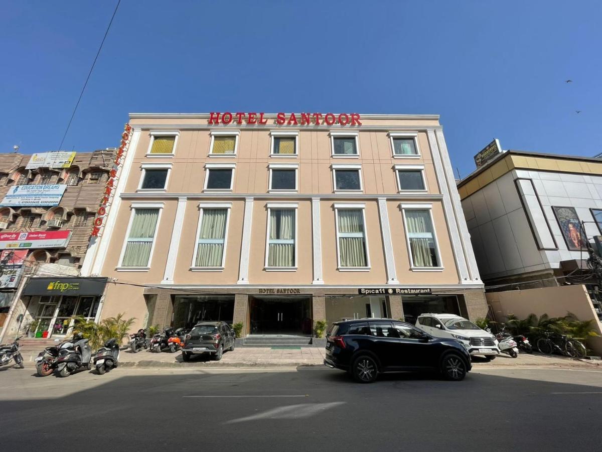 Hotel Santoor Varanasi Bagian luar foto