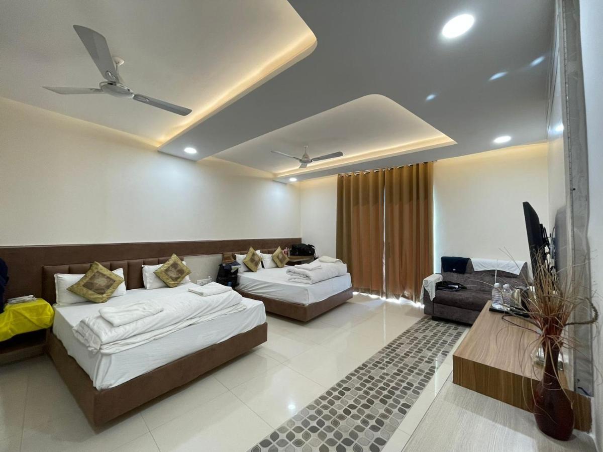 Hotel Santoor Varanasi Bagian luar foto
