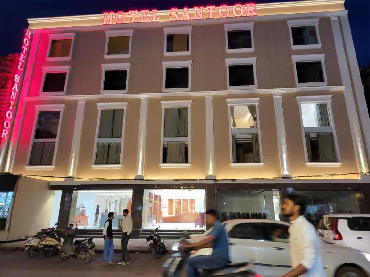 Hotel Santoor Varanasi Bagian luar foto