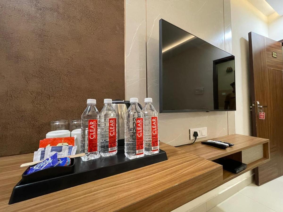 Hotel Santoor Varanasi Bagian luar foto