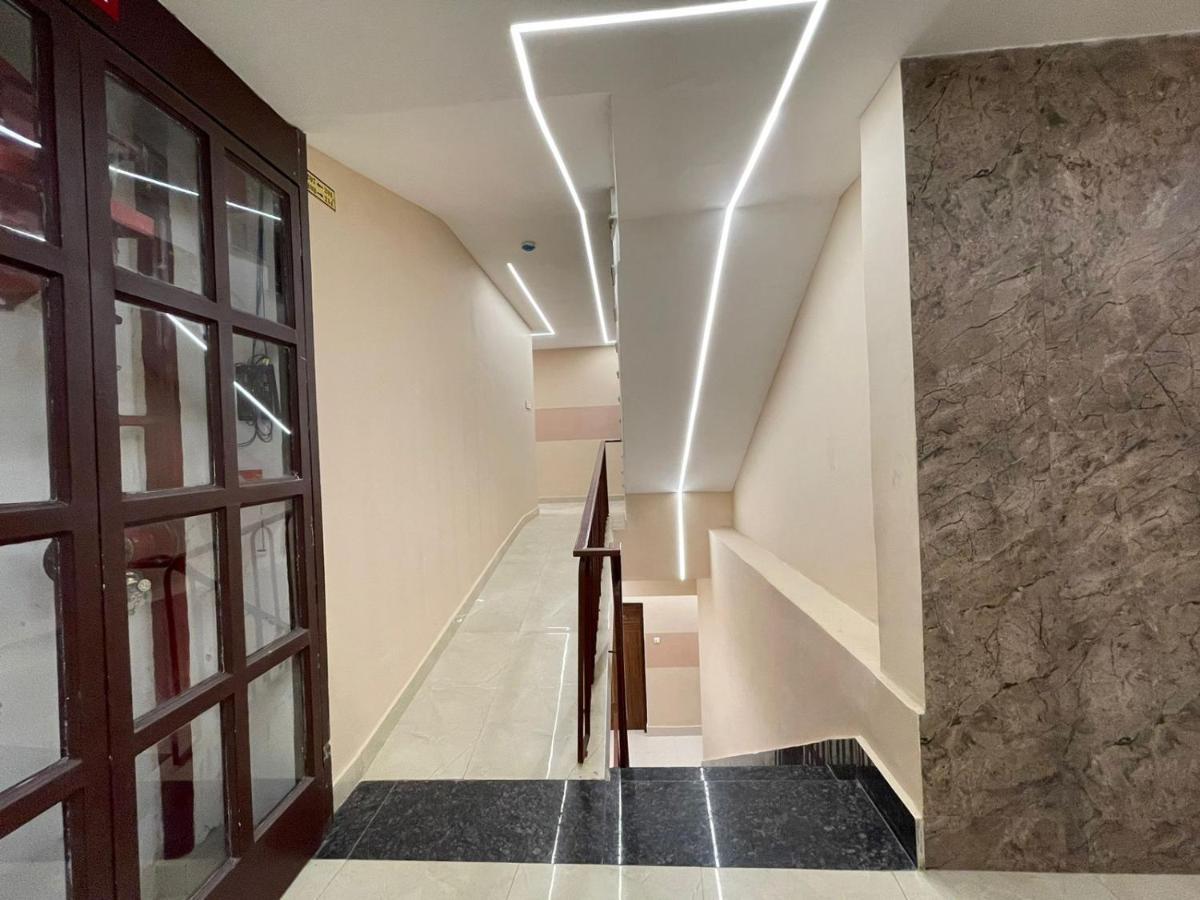 Hotel Santoor Varanasi Bagian luar foto
