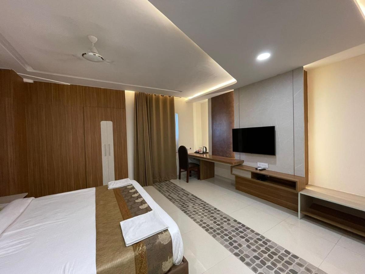 Hotel Santoor Varanasi Bagian luar foto