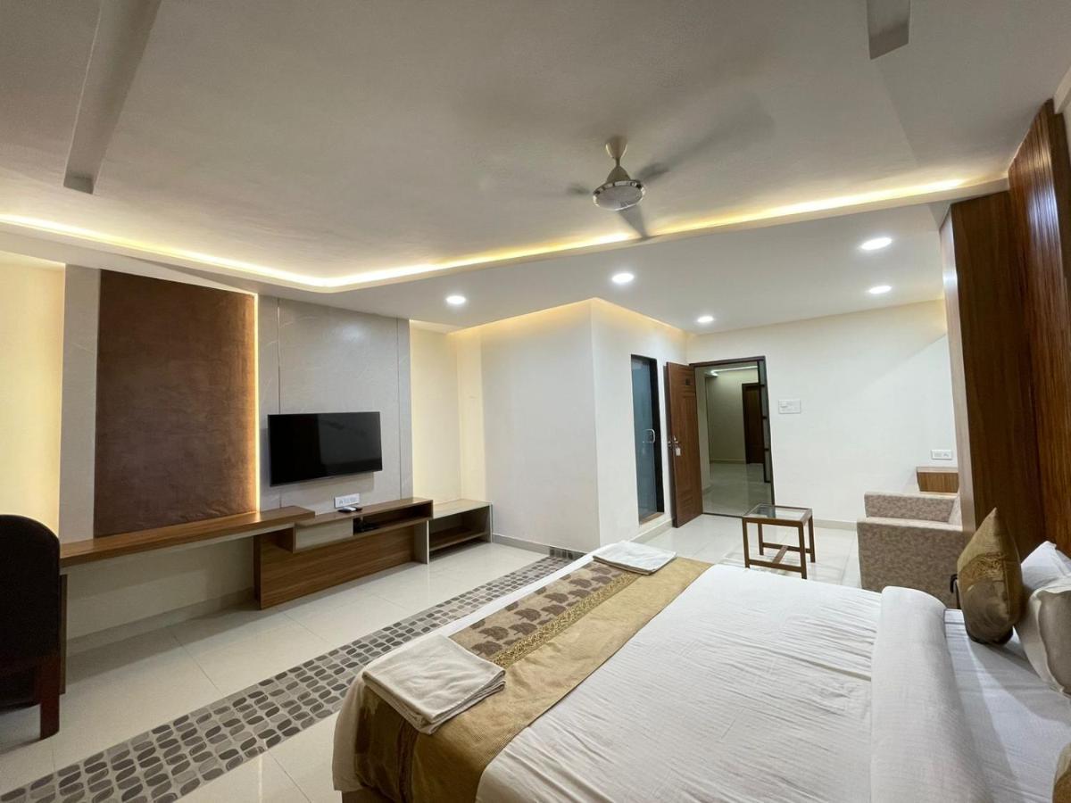 Hotel Santoor Varanasi Bagian luar foto