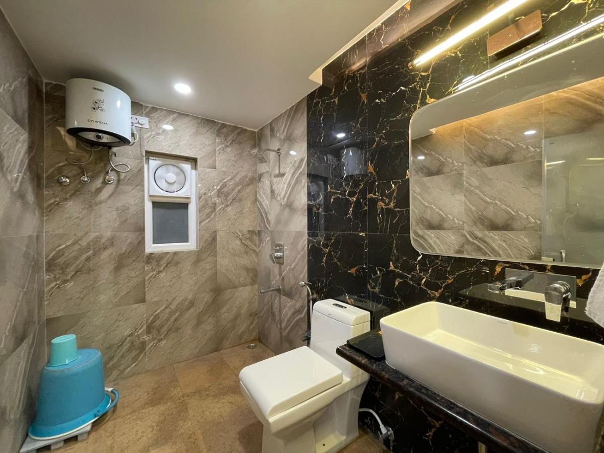 Hotel Santoor Varanasi Bagian luar foto