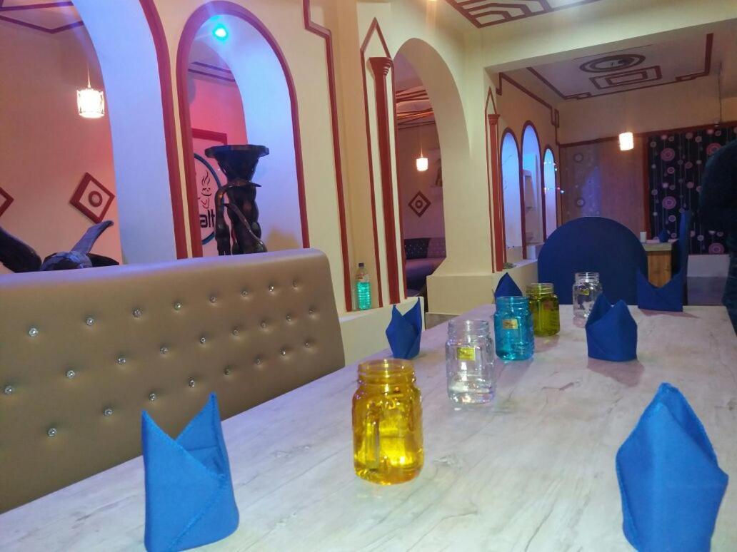 Hotel Santoor Varanasi Bagian luar foto