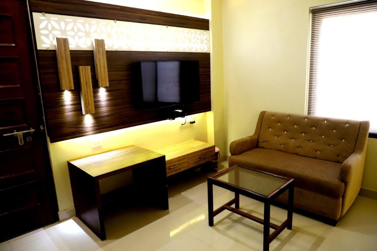 Hotel Santoor Varanasi Bagian luar foto