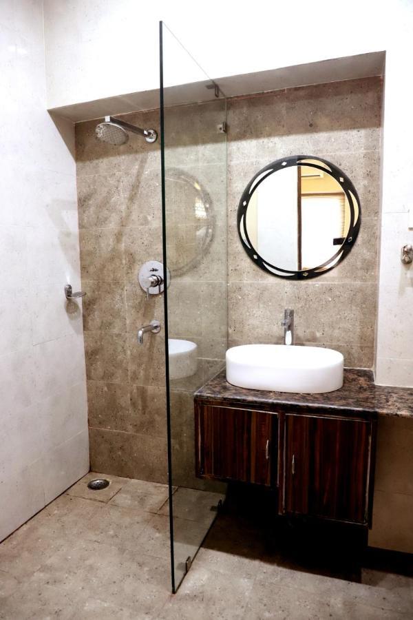 Hotel Santoor Varanasi Bagian luar foto