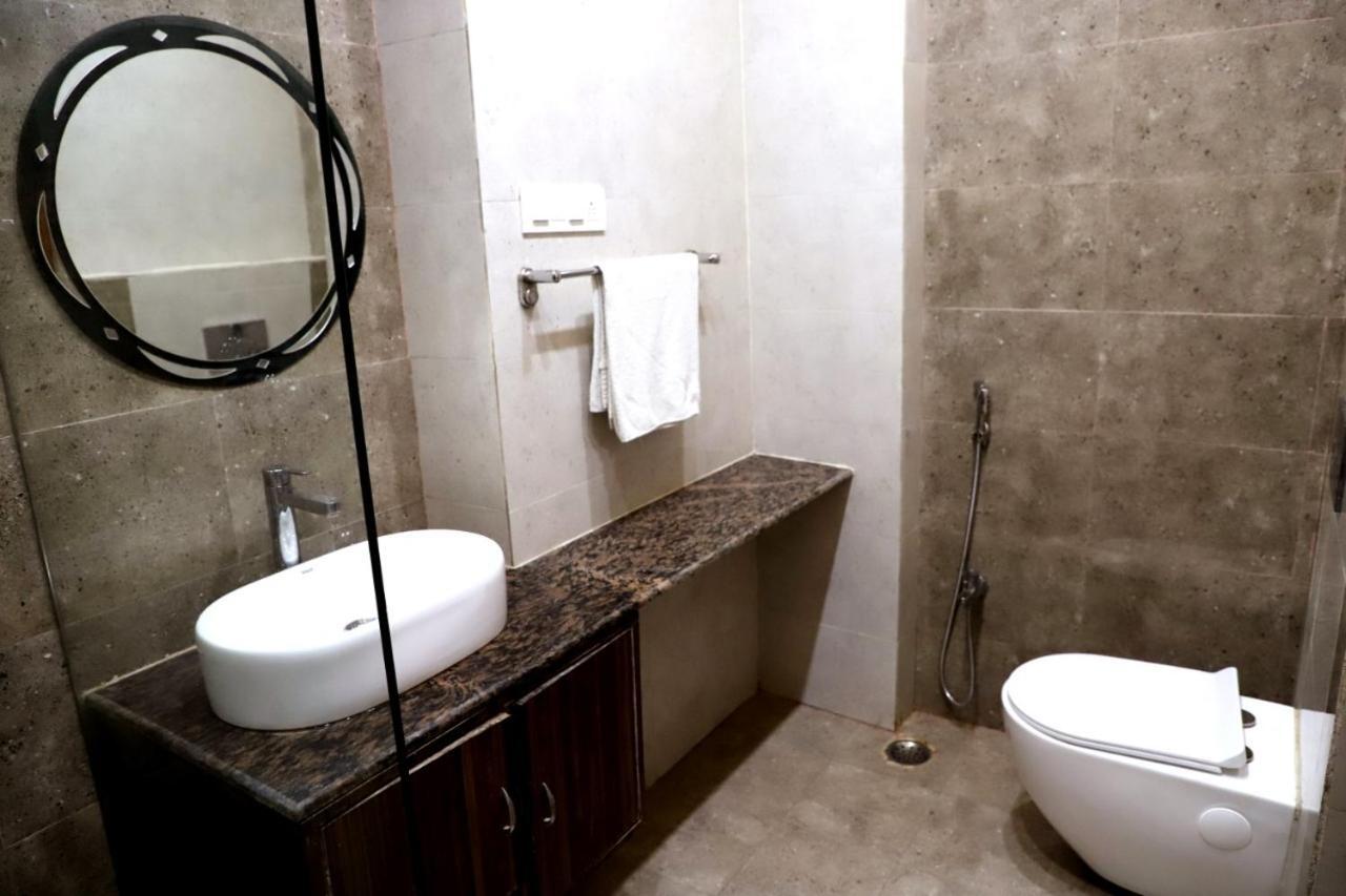 Hotel Santoor Varanasi Bagian luar foto