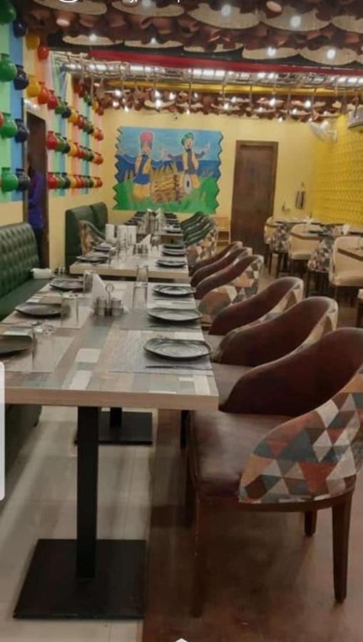 Hotel Santoor Varanasi Bagian luar foto