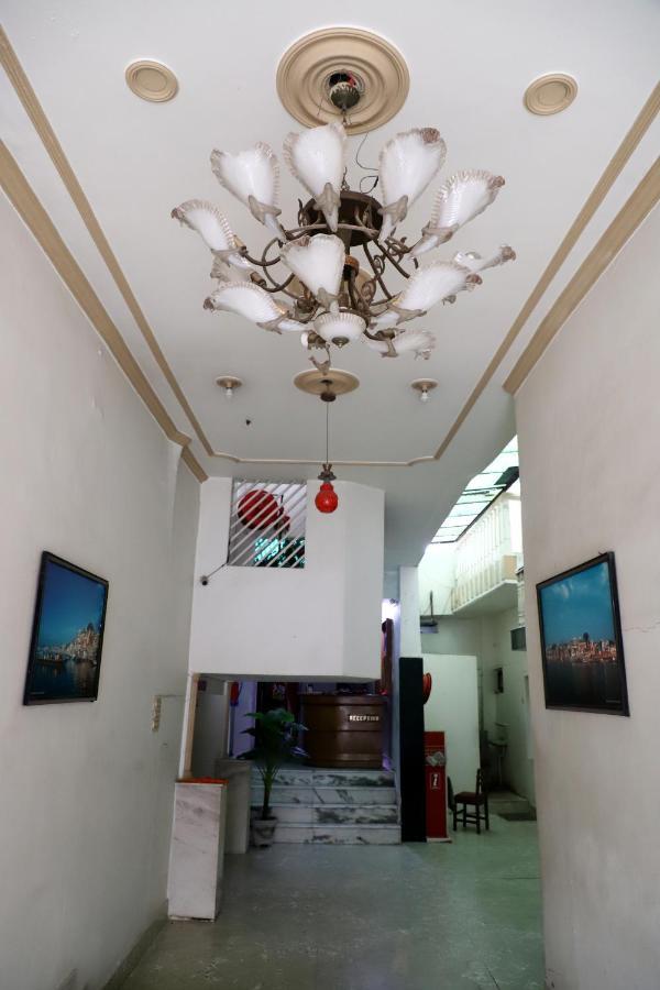 Hotel Santoor Varanasi Bagian luar foto