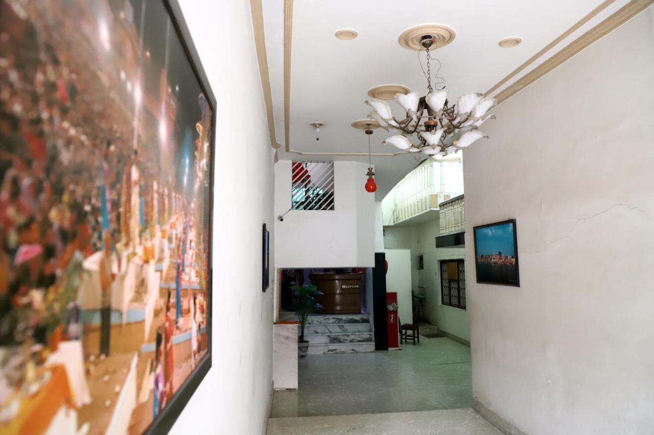 Hotel Santoor Varanasi Bagian luar foto