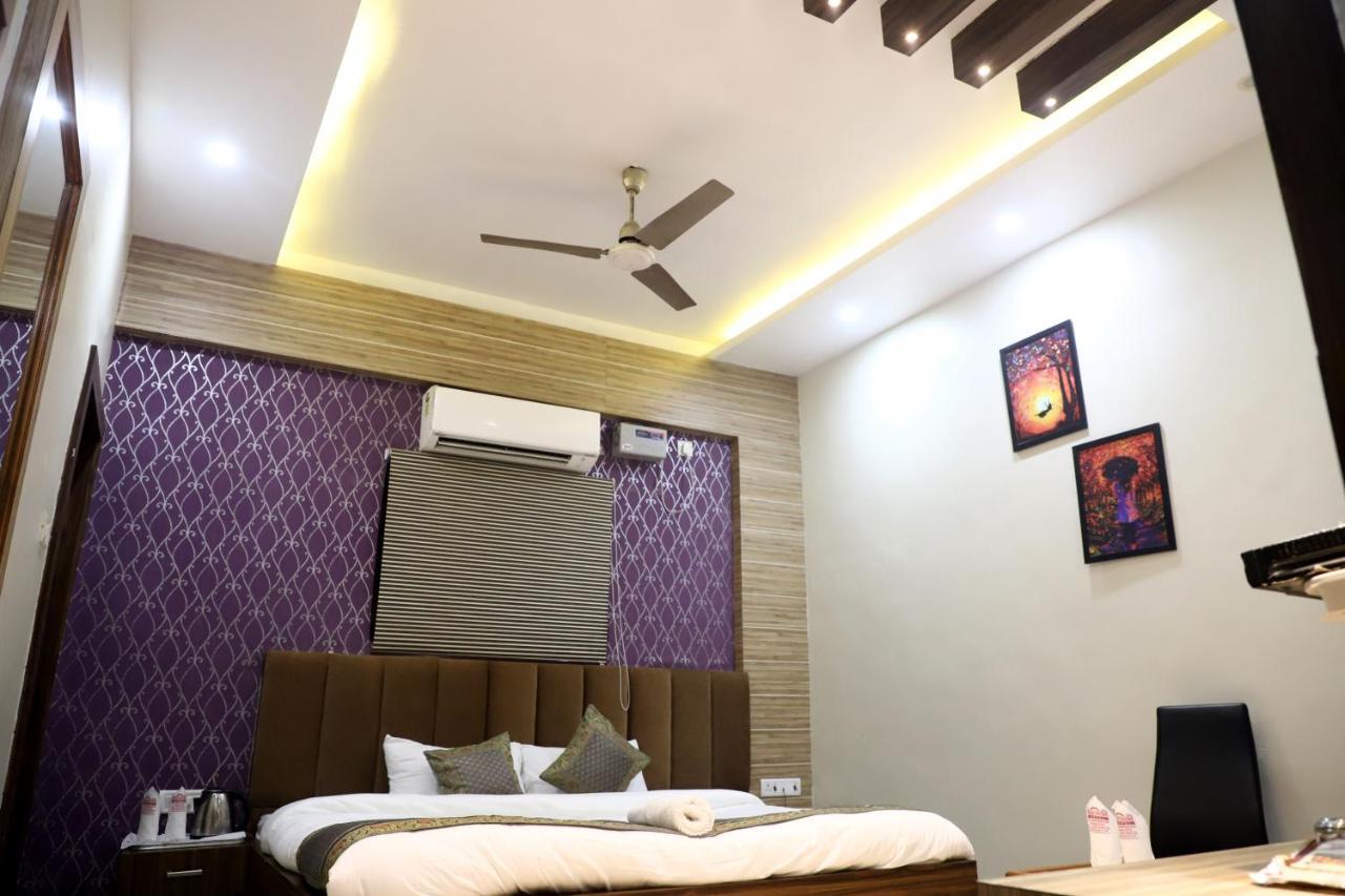 Hotel Santoor Varanasi Bagian luar foto